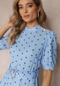 Renee - Niebieska Rozkloszowana Sukienka Midi z Gumką w Pasie i Ozdobnym Paskiem z Klamrą Abennita. Kolor: niebieski. Materiał: materiał. Wzór: aplikacja. Styl: elegancki. Długość: midi
