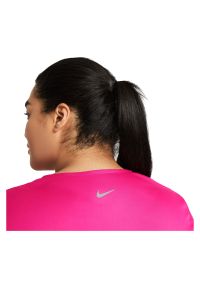 Koszulka damska do biegania Nike Swoosh Run CZ9278. Materiał: materiał, poliester, dzianina. Technologia: Dri-Fit (Nike). Sport: bieganie #4