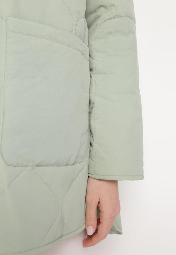 Born2be - Miętowa Kurtka Oversize z Kapturem z Ozdobnym Pikowaniem i Rozcięciem Klimella. Typ kołnierza: kaptur. Kolor: miętowy. Styl: elegancki
