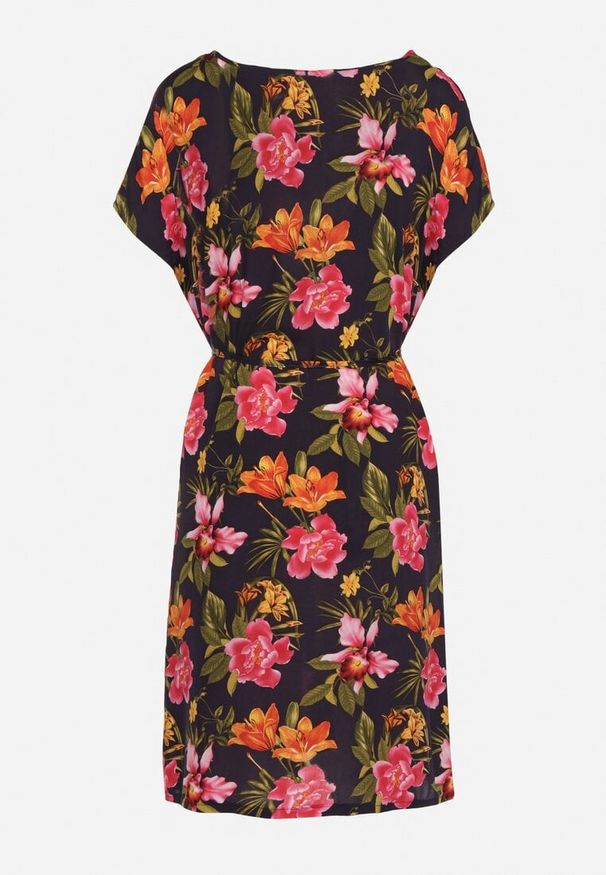 Born2be - Granatowo-Róźowa Wiskozowa Sukienka w Kwiaty z Materiałowym Paskiem w Talii Claristi. Okazja: na co dzień. Kolekcja: plus size. Kolor: niebieski. Materiał: materiał, wiskoza. Wzór: kwiaty. Sezon: lato. Typ sukienki: dla puszystych. Styl: elegancki, casual, klasyczny