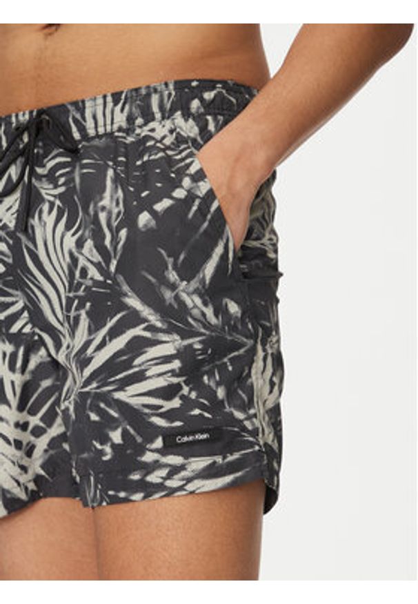 Calvin Klein Swimwear Szorty kąpielowe KM0KM01120 Czarny Regular Fit. Kolor: czarny. Materiał: syntetyk