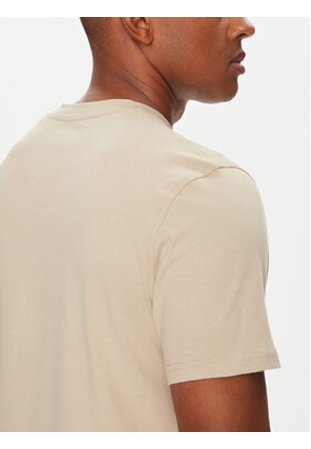 Guess T-Shirt Z5YI02 I3Z14 Beżowy Regular Fit. Kolor: beżowy. Materiał: bawełna
