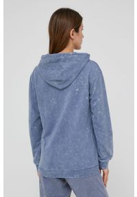 Answear Lab Bluza bawełniana damska z kapturem wzorzysta. Okazja: na co dzień. Typ kołnierza: kaptur. Kolor: niebieski. Materiał: bawełna. Styl: wakacyjny #2