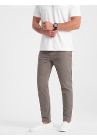 Ombre Clothing - Męskie spodnie chino o dopasowanym kroju - ciemnobeżowe V5 - Rozmiar: M. Okazja: na co dzień. Kolor: beżowy. Materiał: bawełna, tkanina, elastan, materiał. Styl: casual