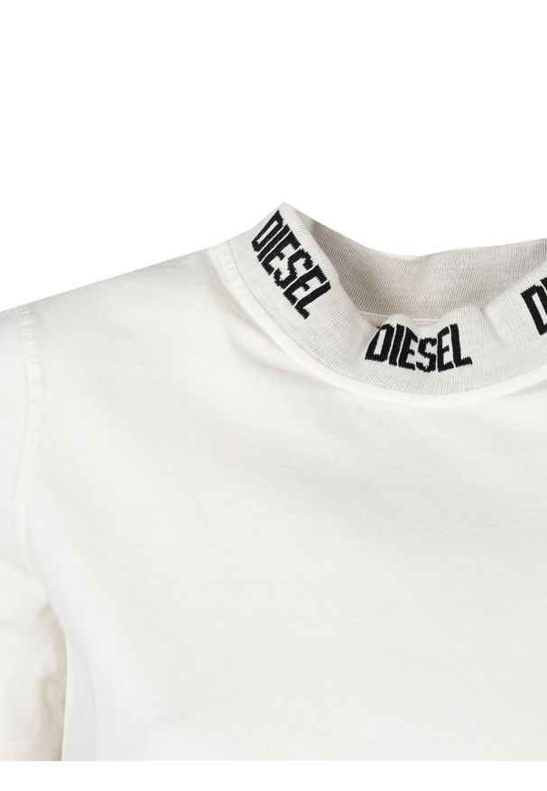 Diesel T-shirt "T-Reg" | A06780-0JFAX | Kobieta | Biały. Okazja: na co dzień. Typ kołnierza: kołnierzyk stójkowy. Kolor: biały. Materiał: bawełna. Styl: elegancki, casual