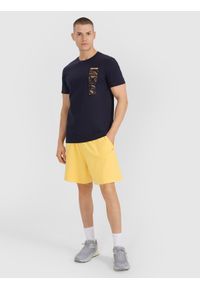 4f - 4F T-shirt regular z nadrukiem męski - granatowy XXL. Okazja: na co dzień. Kolor: niebieski. Materiał: bawełna, materiał, jersey. Długość rękawa: krótki rękaw. Długość: krótkie. Wzór: nadruk. Styl: klasyczny, sportowy, casual