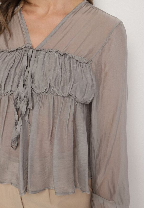 Born2be - Szara Transparentna Bluzka z Wiskozą i Wiązaniem Zarestra. Okazja: na co dzień. Kolor: szary. Materiał: wiskoza. Styl: casual