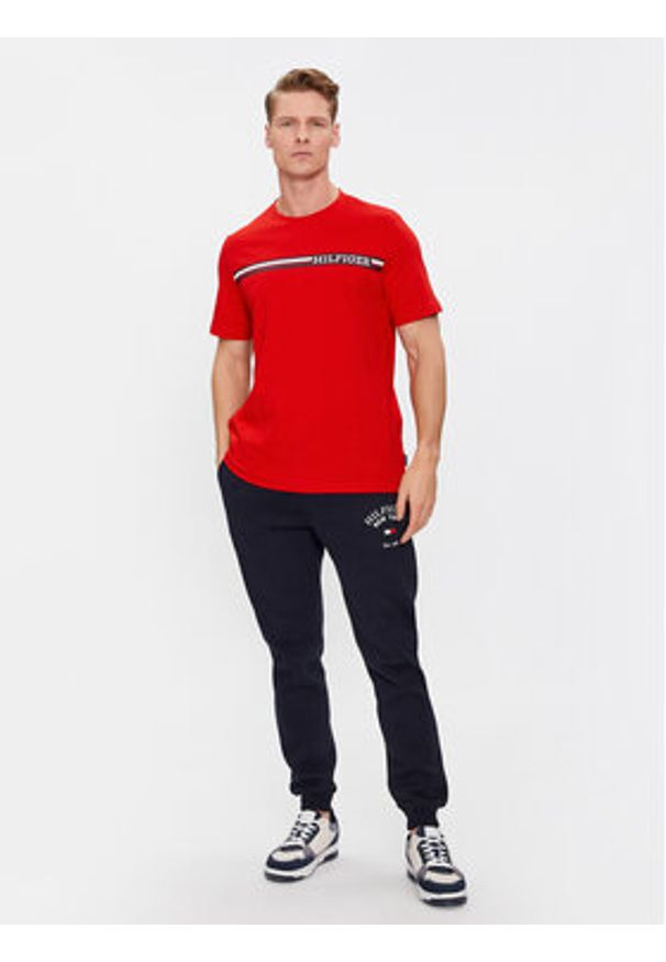 TOMMY HILFIGER - Tommy Hilfiger T-Shirt Monotype MW0MW33688 Czerwony Regular Fit. Kolor: czerwony. Materiał: bawełna