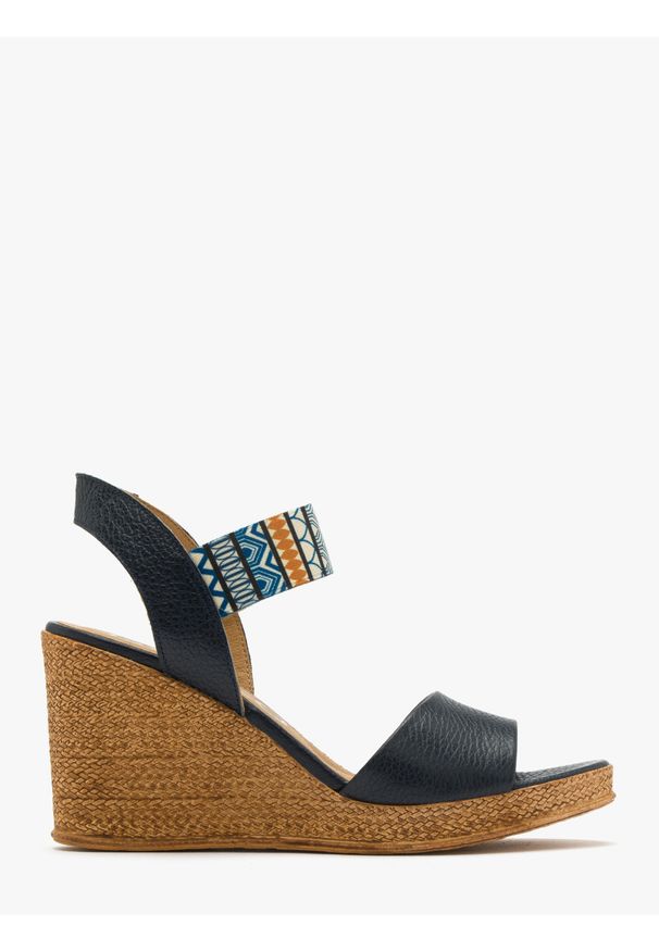 Ryłko - Granatowe sandały z kolorowym paskiem TARA. Zapięcie: pasek. Kolor: niebieski. Materiał: skóra. Wzór: kolorowy. Obcas: na platformie