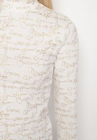 Born2be - Biała Bluzka z Bawełny w Stylu Longsleeve z Półgolfem w Literowy Nadruk Azelenia. Okazja: na co dzień. Kolor: biały. Materiał: bawełna. Długość rękawa: długi rękaw. Wzór: nadruk. Styl: casual #6