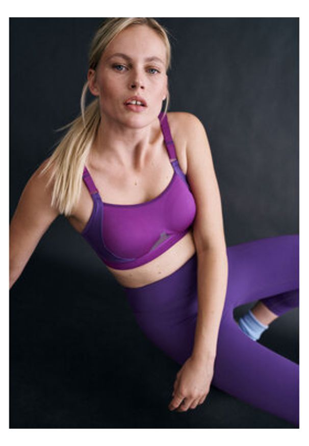 Triumph Legginsy Cardio RTW 7/8 High Waist Leggings Logo 10215957 Fioletowy Slim Fit. Stan: podwyższony. Kolor: fioletowy. Materiał: syntetyk