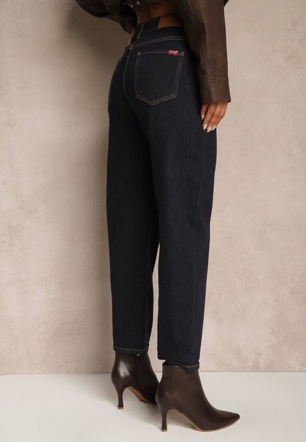 Renee - Granatowe Jeansy Mom Fit Regular Waist Ahortia. Okazja: na co dzień. Kolor: niebieski. Styl: casual, klasyczny