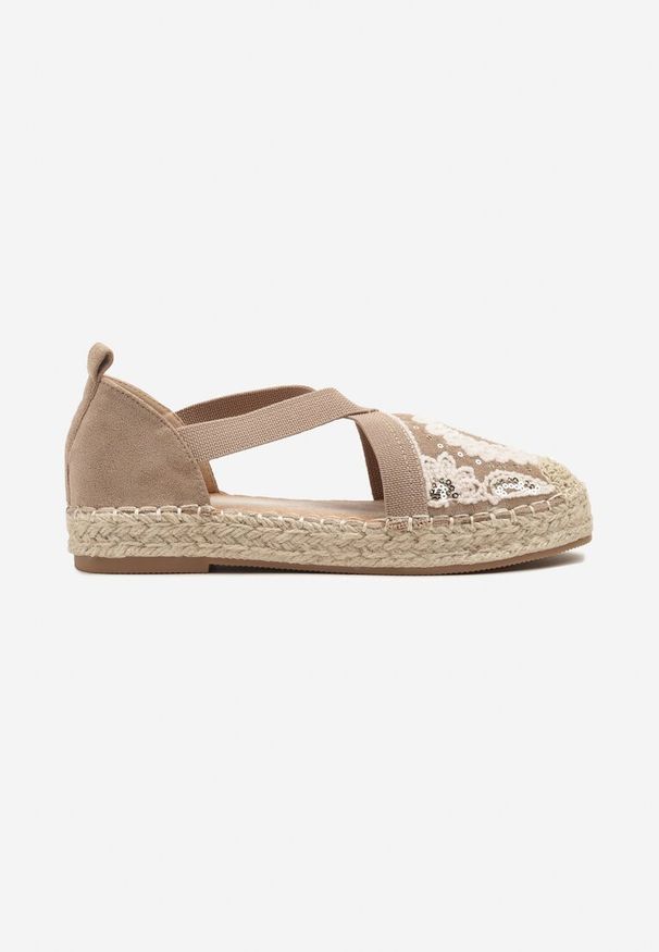 Renee - Ciemnobeżowe Espadryle w Stylu Boho Zdobione Haftem Cekinami i Plecionką Idariva. Okazja: na co dzień, na spacer. Zapięcie: pasek. Kolor: beżowy. Materiał: jeans. Wzór: aplikacja, haft. Obcas: na obcasie. Styl: boho. Wysokość obcasa: niski
