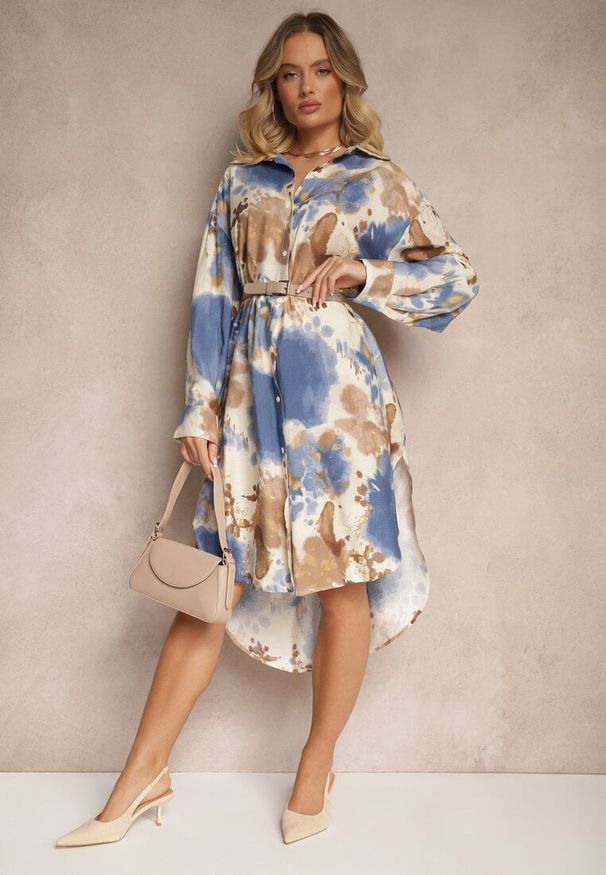 Renee - Niebieska Wiskozowa Sukienka Oversize o Kroju Koszuli w Abstrakcyjny Print Gonnivae. Okazja: na co dzień. Typ kołnierza: kołnierzyk klasyczny. Kolor: niebieski. Materiał: wiskoza. Długość rękawa: długi rękaw. Wzór: nadruk. Typ sukienki: koszulowe, oversize. Styl: klasyczny, casual, elegancki