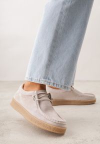 Born2be - Beżowe Zamszowe Półbuty ze Skórzaną Wkładką i Ozdobnymi Przeszyciami Olenos. Okazja: na co dzień. Kolor: beżowy. Materiał: zamsz, skóra. Styl: casual #3