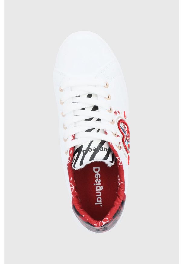 Desigual Buty kolor biały na płaskiej podeszwie. Nosek buta: okrągły. Zapięcie: sznurówki. Kolor: biały. Materiał: guma. Obcas: na płaskiej podeszwie