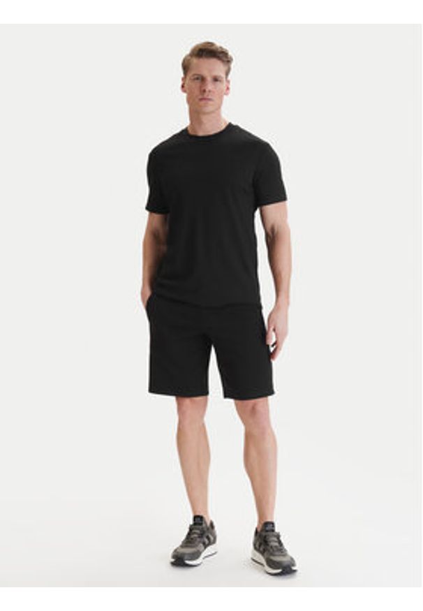 Armani Exchange Szorty sportowe XM000372 AF10818 UC001 Czarny Regular Fit. Kolor: czarny. Materiał: bawełna. Styl: sportowy