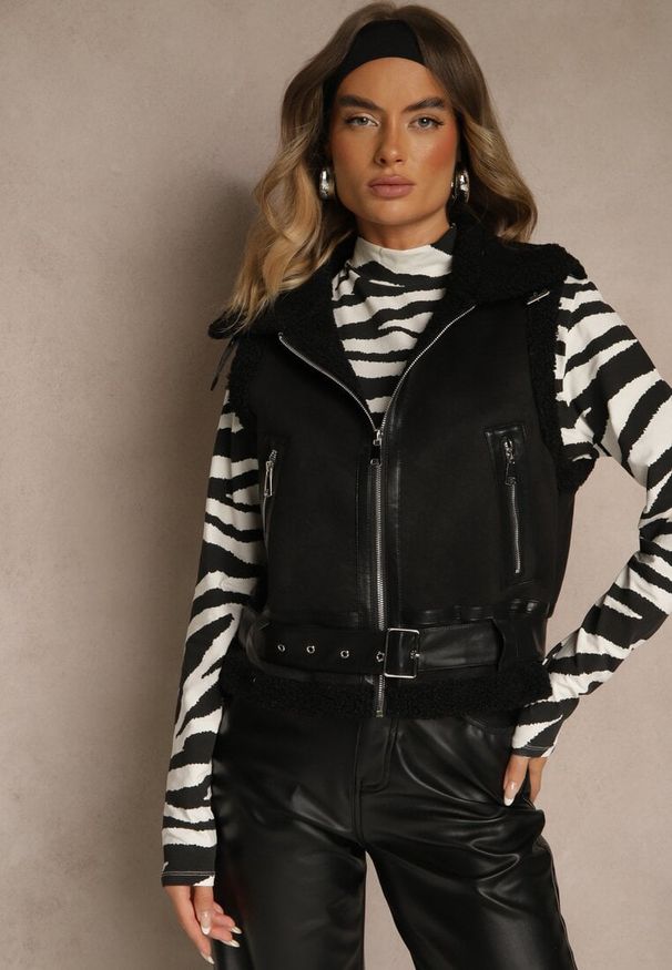 Renee - Czarna Kamizelka w Rockowym Stylu z Futerkiem w Stylu Baranka i Klamrą Tiofira. Okazja: na co dzień. Kolor: czarny. Materiał: futro. Styl: rockowy
