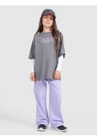 4f - 4F T-shirt oversize z nadrukiem dziewczęcy - szary 152 (11-12 lat). Okazja: na co dzień. Kolor: szary. Materiał: jersey, bawełna. Wzór: nadruk. Sezon: lato. Styl: sportowy, klasyczny, casual