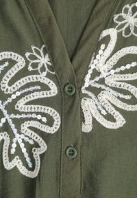 Renee - Zielona Sukienka z Wiskozą Taliowana ze Sznurkiem Ozdobiona Cekinami i Haftem Dianona. Okazja: na co dzień. Kolor: zielony. Materiał: wiskoza. Wzór: aplikacja, haft. Typ sukienki: proste. Styl: casual #3