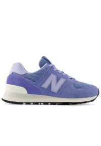 Buty damskie New Balance W57458W - fioletowe. Kolor: fioletowy. Materiał: zamsz, guma, skóra, tworzywo sztuczne. Szerokość cholewki: normalna. Model: New Balance 574 #1