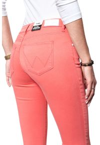 Wrangler - SPODNIE WRANGLER DAMSKIE SKINNY CROP CORAL W28MHL12B. Materiał: materiał #2