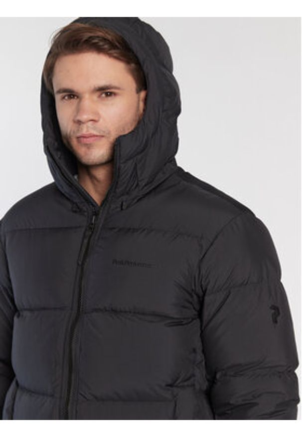 Peak Performance Kurtka puchowa Rivel Down G77962010 Czarny Regular Fit. Kolor: czarny. Materiał: syntetyk