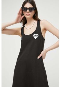 Love Moschino sukienka z domieszką lnu kolor czarny maxi dopasowana. Kolor: czarny. Materiał: len. Długość rękawa: na ramiączkach. Typ sukienki: dopasowane. Długość: maxi #4