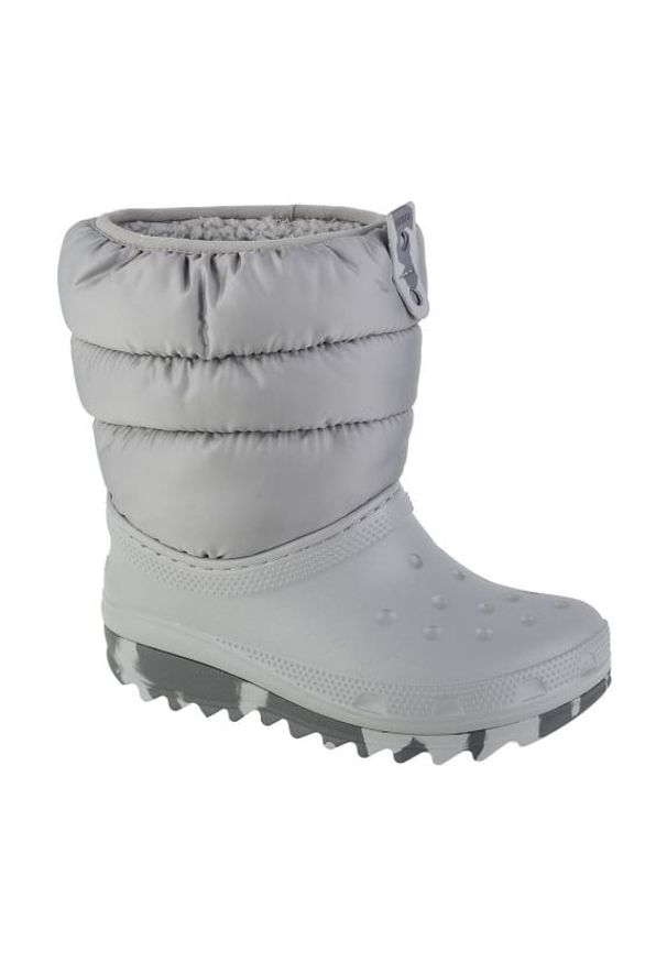 Buty Crocs Classic Neo Puff Boot 207684-007 szare. Wysokość cholewki: przed kolano. Kolor: szary. Materiał: guma, syntetyk. Szerokość cholewki: normalna