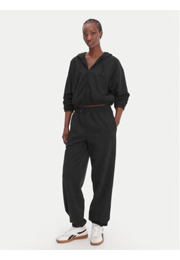 Reebok Spodnie dresowe Reebok x Ewa Chodakowska RK25621CCW Czarny Relaxed Fit. Kolor: czarny. Materiał: syntetyk