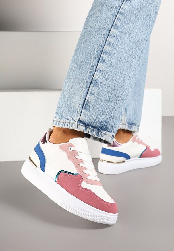Renee - Biało-Różowe Sneakersy z Metalicznymi Aplikacjami Terlexia. Okazja: na co dzień. Zapięcie: sznurówki. Kolor: biały. Materiał: jeans. Wzór: aplikacja