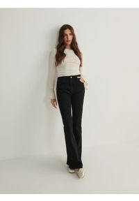 Reserved - Jeansy bootcut - czarny. Kolor: czarny #1