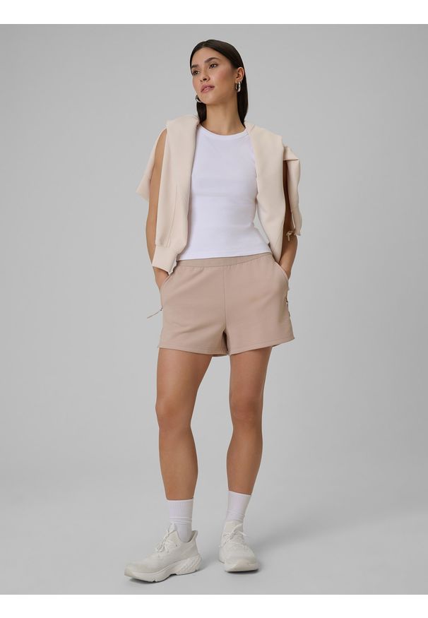 4f - 4F Spodenki dresowe damskie - beżowe L. Kolor: beżowy. Materiał: dresówka. Długość: krótkie. Sezon: lato
