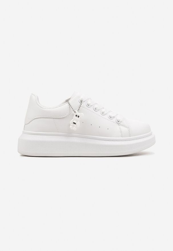 Renee - Białe Casualowe Sneakersy z Zawieszką Misiem Ulevidia. Okazja: na co dzień. Zapięcie: sznurówki. Kolor: biały. Materiał: jeans. Wzór: aplikacja. Sezon: lato, wiosna