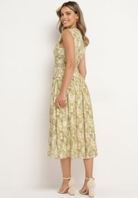 Born2be - Zielono-Beżowa Rozkloszowana Sukienka z Gumką w Talii na Grubych Ramiączkach Ketta. Okazja: na co dzień. Typ kołnierza: dekolt w kształcie V. Kolor: zielony. Materiał: jeans. Długość rękawa: na ramiączkach. Typ sukienki: proste. Styl: casual #5