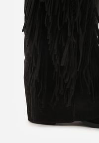 Born2be - Czarne Botki Typu Kowbojki na Obcasie z Wywiniętą Cholewką i Frędzlami Uemiris. Okazja: na co dzień. Kolor: czarny. Materiał: skóra, jeans. Szerokość cholewki: normalna. Wzór: gładki. Obcas: na obcasie. Styl: casual. Wysokość obcasa: średni #6