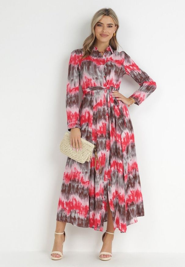 Born2be - Czerwona Sukienka Nephohsa. Kolor: czerwony. Materiał: materiał. Długość rękawa: długi rękaw. Typ sukienki: koszulowe. Styl: elegancki. Długość: maxi