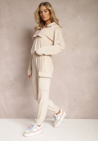 Renee - Jasnobeżowy Komplet Dresowy Welurowy z Kieszeniami z Klapami Bluza i Spodnie Amarillis. Kolor: beżowy. Materiał: dresówka, welur. Sport: turystyka piesza #5