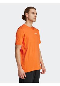 Adidas - adidas T-Shirt IL5067 Pomarańczowy Regular Fit. Kolor: pomarańczowy. Materiał: bawełna #1