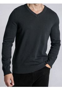 Sinsay - Bawełniany sweter z dekoltem V - szary. Kolor: szary. Materiał: bawełna