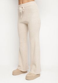 Born2be - Jasnobeżowy Komplet Dzianinowy z Wełną i Bawełną Sweter z Guzikami i Spodnie Lanadia. Kolor: beżowy. Materiał: dzianina, bawełna, wełna #3