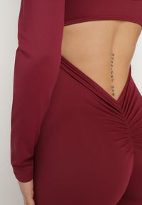 Born2be - Bordowy Kombinezon z Wycięciami na Plecach i Usztywnianymi Miseczkami Belenori. Okazja: na co dzień, na imprezę. Kolor: czerwony. Styl: casual #6
