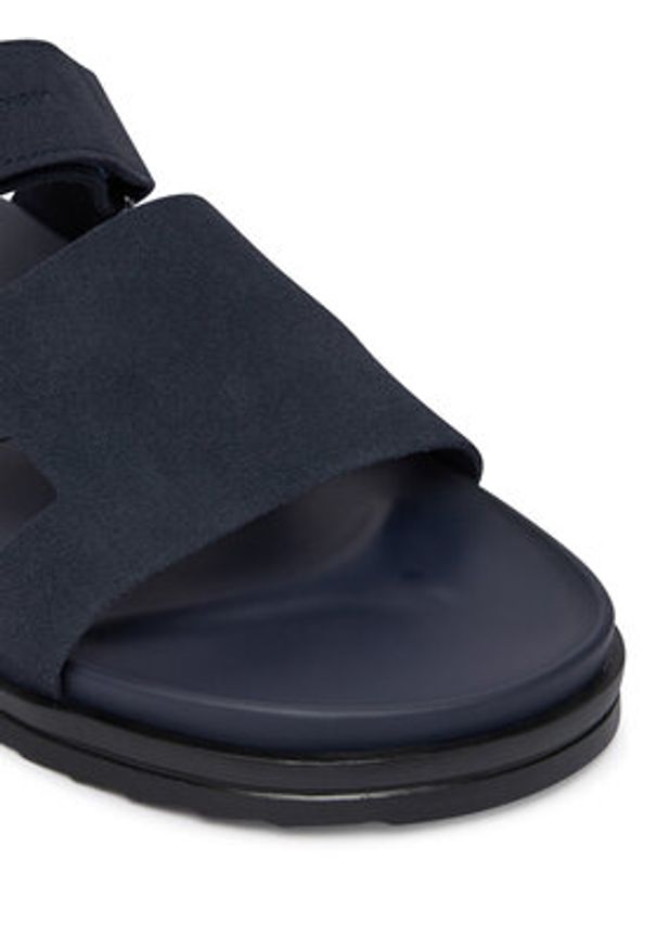 TOMMY HILFIGER - Tommy Hilfiger Klapki Adjustable Premium Suede FM0FM05774 Granatowy. Kolor: niebieski. Materiał: zamsz, skóra