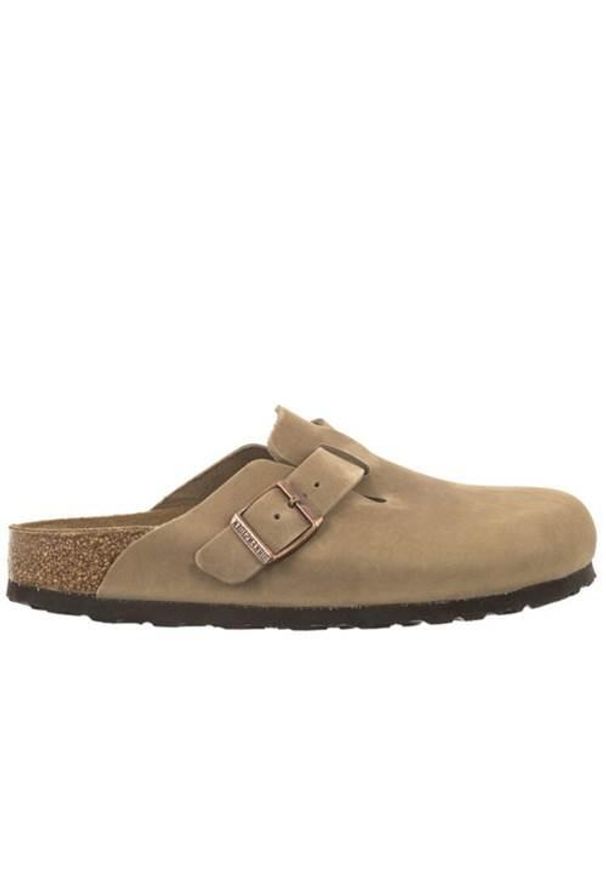 Klapki męskie Birkenstock Boston Tabacco. Zapięcie: bez zapięcia. Kolor: wielokolorowy, beżowy, brązowy. Materiał: materiał. Szerokość cholewki: normalna. Styl: sportowy. Sport: turystyka piesza, pływanie, fitness