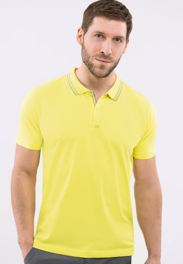 Volcano - Koszulka polo O-RENE. Typ kołnierza: polo. Kolor: żółty. Materiał: bawełna, materiał, dzianina, prążkowany. Styl: klasyczny