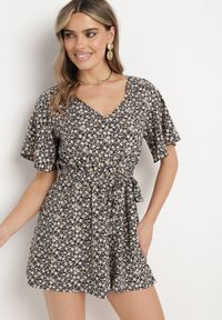 Born2be - Czarno-Beżowy Kombinezon z Gumką w Pasie Zapinany przy Karku na Guzik z Dodatkowym Materiałowym Paskiem Odilla. Okazja: do pracy, na spotkanie biznesowe. Kolor: czarny. Materiał: materiał. Długość rękawa: krótki rękaw. Długość: długie. Styl: elegancki, biznesowy #5