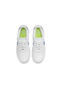 Buty do chodzenia dla dzieci Nike Air Force 1 LV8 1. Zapięcie: sznurówki. Kolor: biały. Materiał: tkanina, materiał, syntetyk. Szerokość cholewki: normalna. Model: Nike Air Force. Sport: turystyka piesza