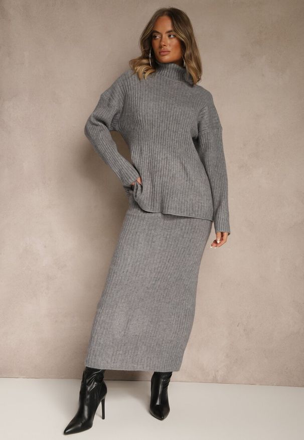 Renee - Szary Komplet z Dzianiny z Wełną w Prążki Golf i Ołówkowa Spódnica Falirea. Kolor: szary. Materiał: wełna, dzianina. Wzór: prążki