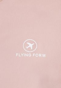Renee - Różowy Basicowy T-shirt w Stylu Cropped z Subtelnym Nadrukiem Loraera. Okazja: na co dzień. Kolor: różowy. Materiał: jeans. Długość: krótkie. Wzór: nadruk. Styl: elegancki, sportowy, casual #5