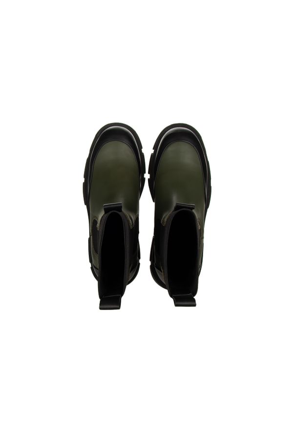 Botki Bayla-161 188 1302 01 06 Black Khaki 161633, Zielony, Skóra naturalna. Okazja: na co dzień. Nosek buta: okrągły. Zapięcie: bez zapięcia. Kolor: zielony. Szerokość cholewki: normalna. Wysokość cholewki: za kostkę. Materiał: skóra. Sezon: jesień, zima. Obcas: na obcasie. Styl: casual, elegancki. Wysokość obcasa: średni